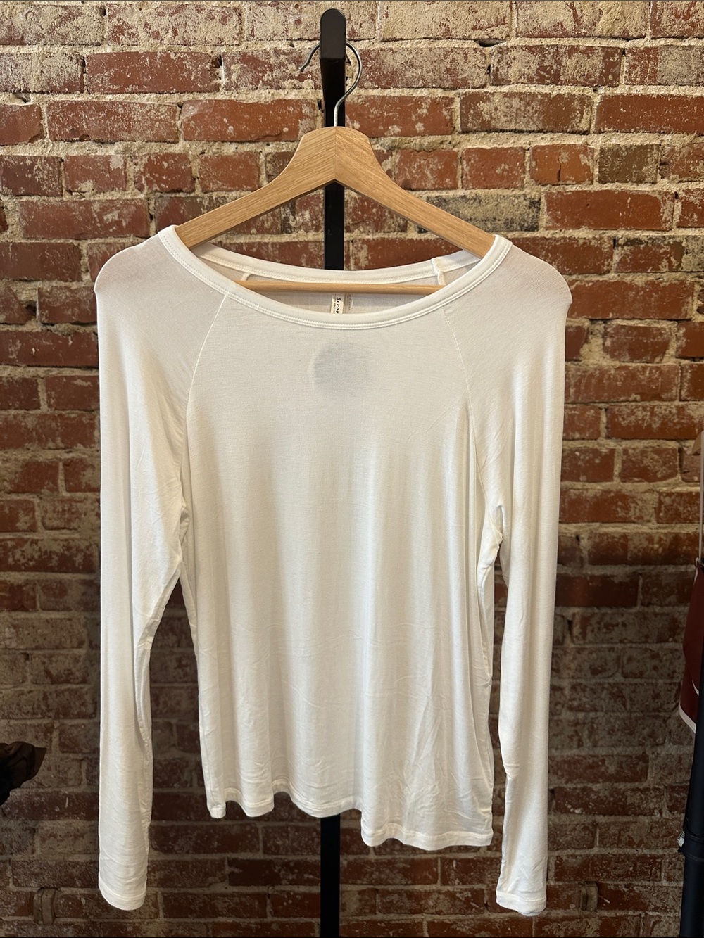 BE COOL Women's Long-Sleeve Crewneck Top - White